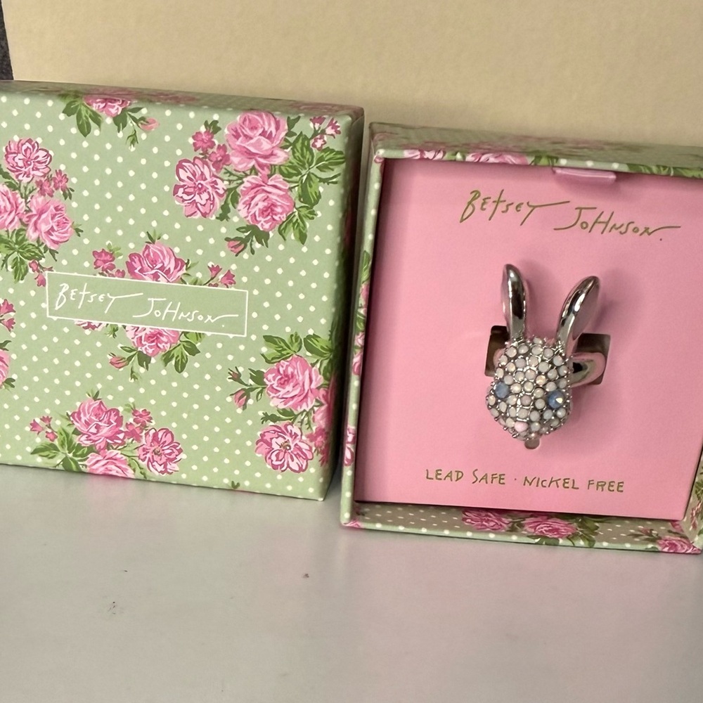 🐇Betsey Johnson Silver and Crystal Bunny Stretch Ring